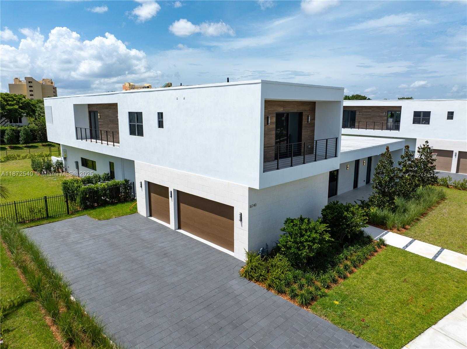 Small Image of 16740 NORTH BOTANIKO DR N, Weston Number 2