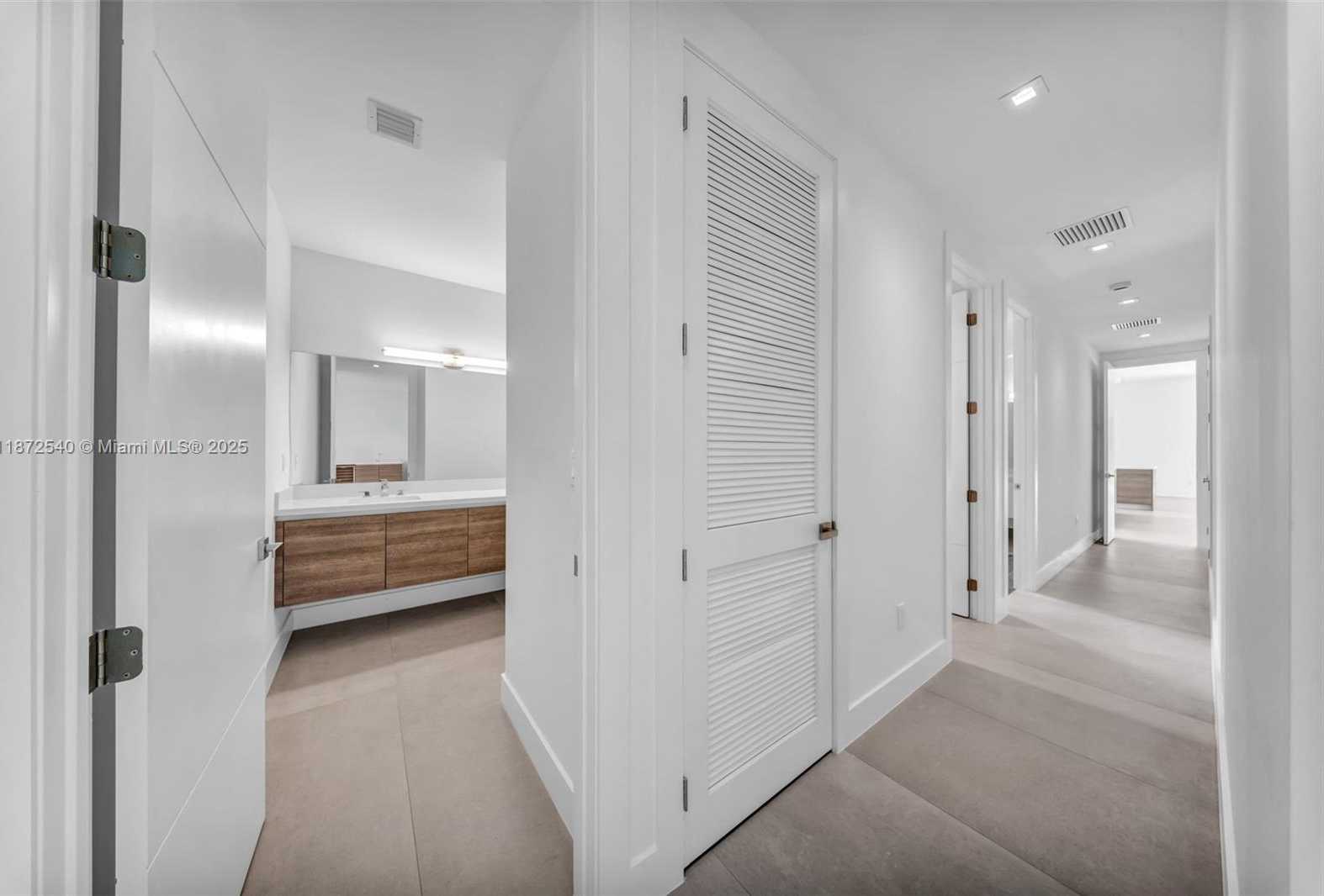Small Image of 16740 NORTH BOTANIKO DR N, Weston Number 30