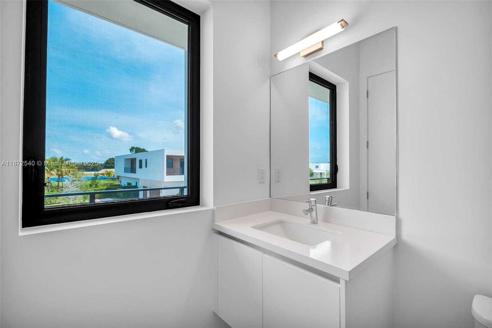 Small Image of 16740 NORTH BOTANIKO DR N, Weston Number 38