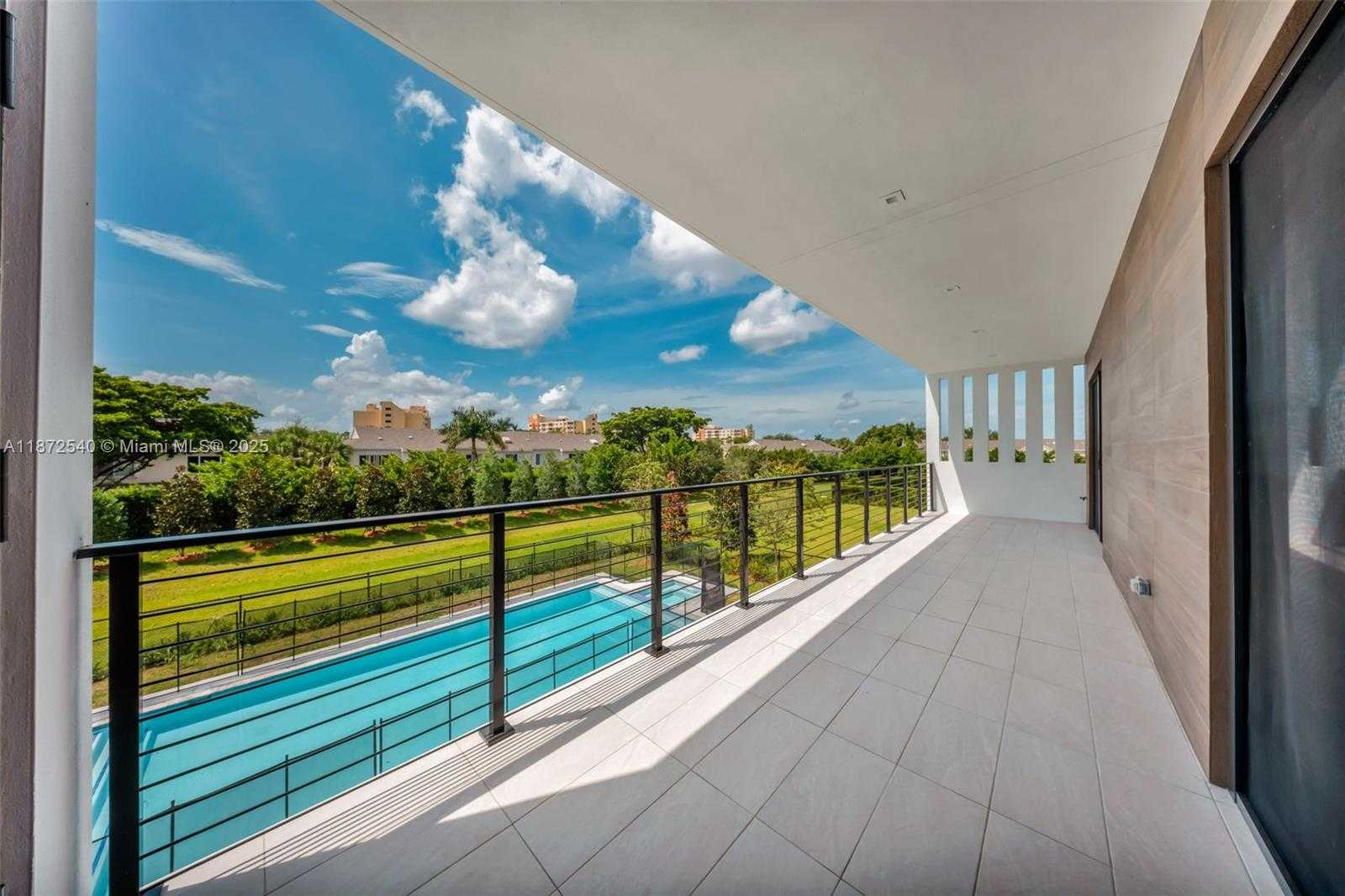 Small Image of 16740 NORTH BOTANIKO DR N, Weston Number 53