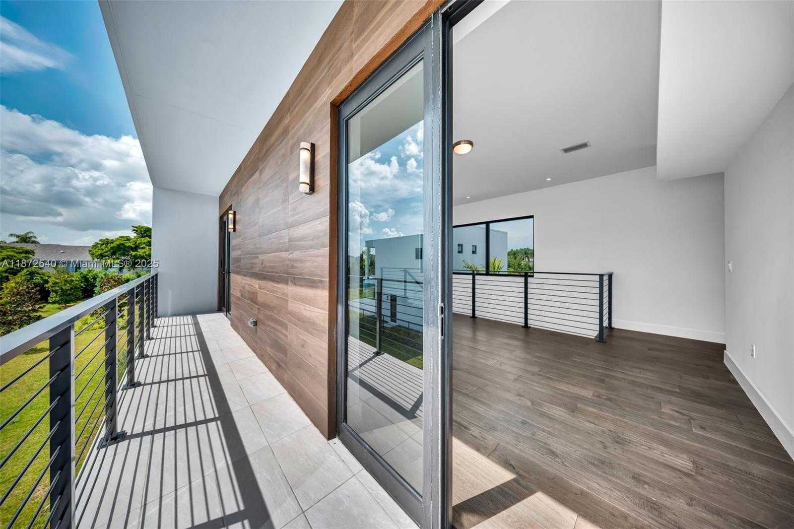 Small Image of 16740 NORTH BOTANIKO DR N, Weston Number 54