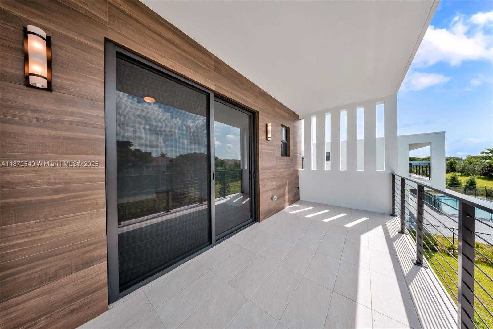 Small Image of 16740 NORTH BOTANIKO DR N, Weston Number 56