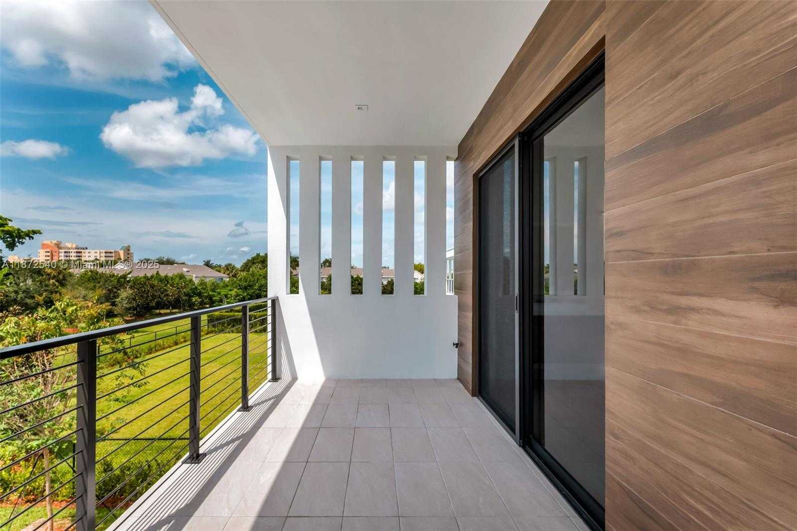Small Image of 16740 NORTH BOTANIKO DR N, Weston Number 59