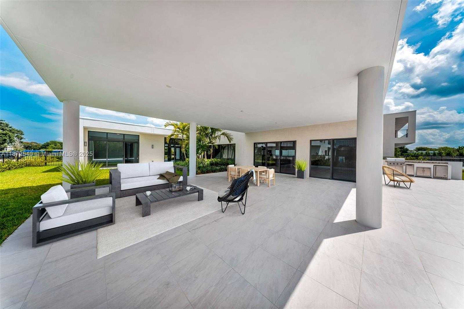 Small Image of 16740 NORTH BOTANIKO DR N, Weston Number 61