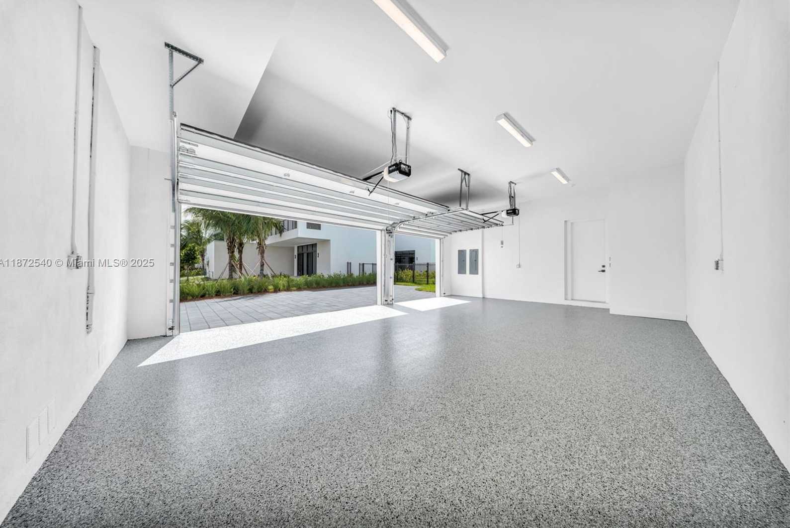 Small Image of 16740 NORTH BOTANIKO DR N, Weston Number 62