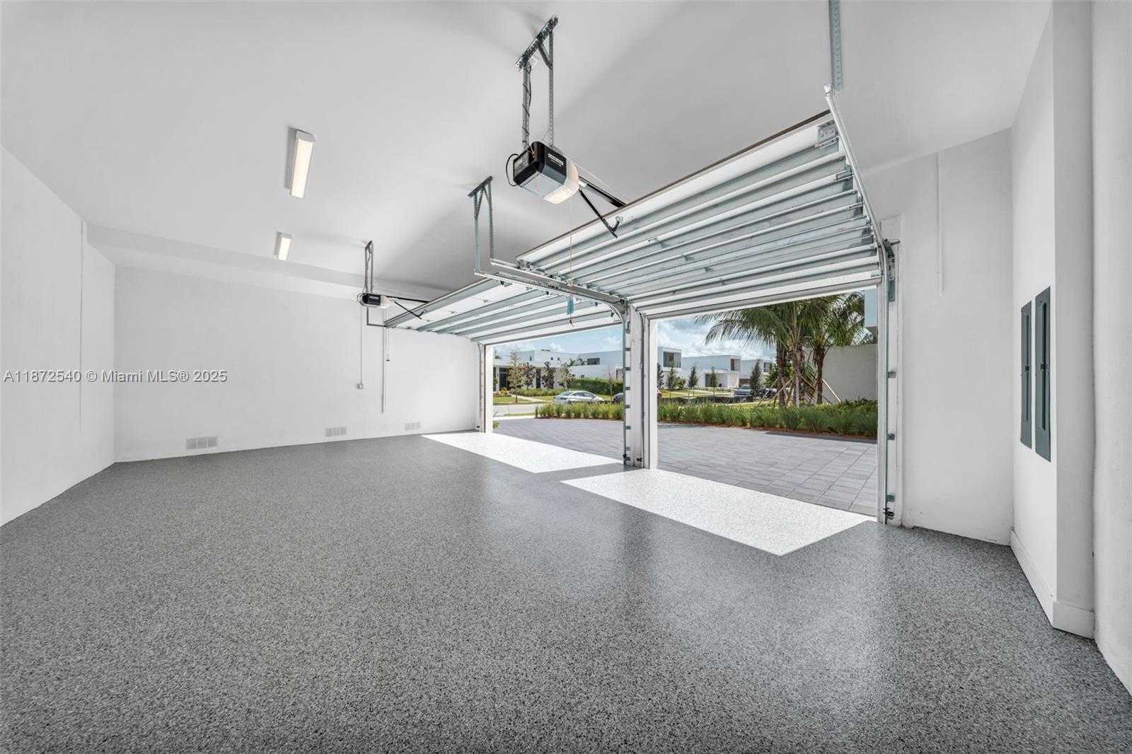 Small Image of 16740 NORTH BOTANIKO DR N, Weston Number 64