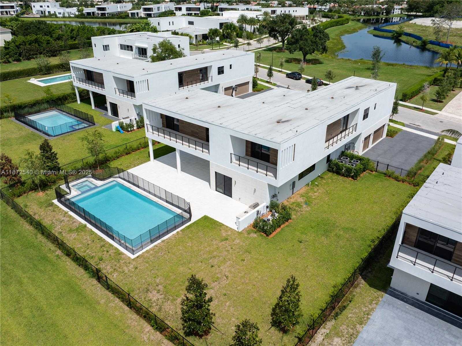 Small Image of 16740 NORTH BOTANIKO DR N, Weston Number 68