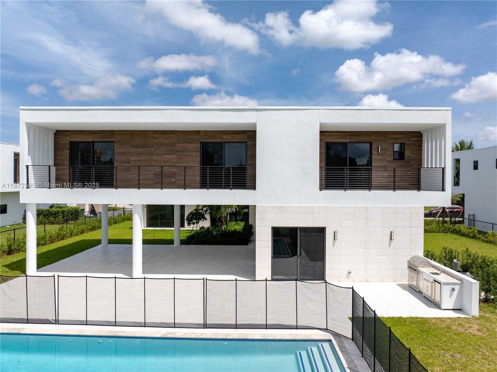 Small Image of 16740 NORTH BOTANIKO DR N, Weston Number 71