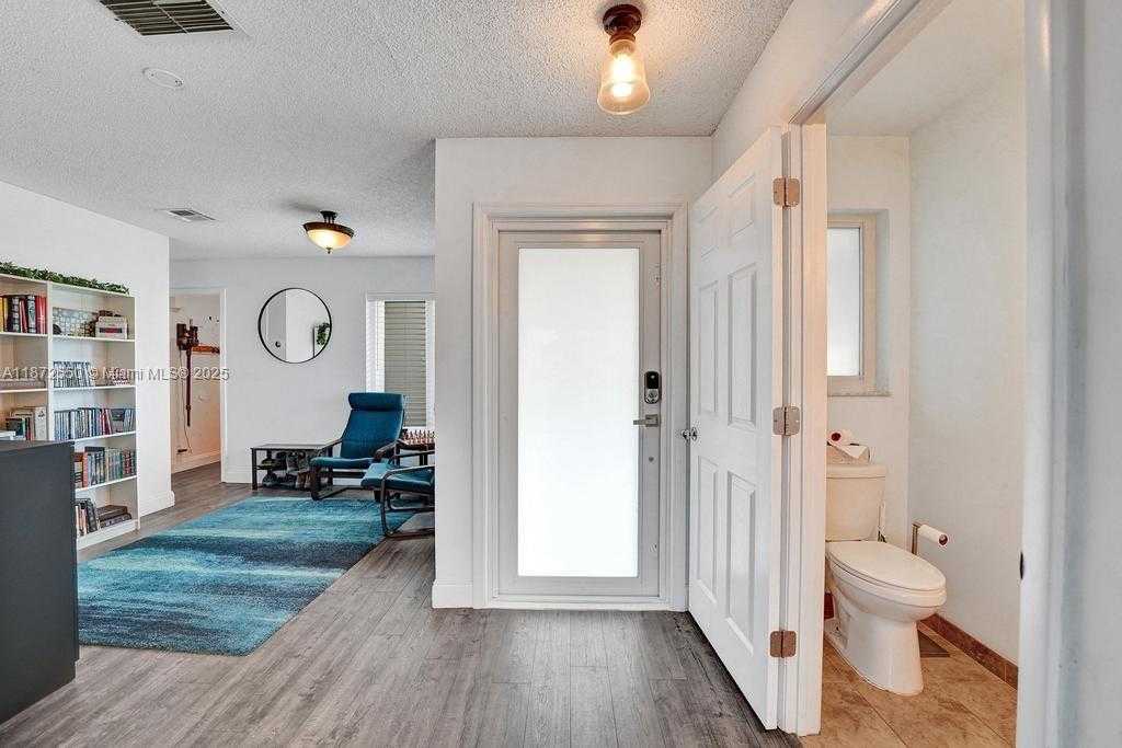 Small Image of 2747 PINEWOOD CT, Davie Number 11