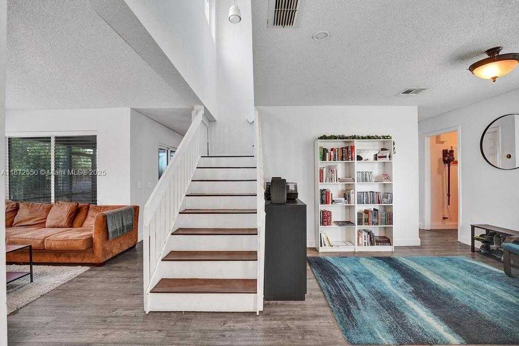 Small Image of 2747 PINEWOOD CT, Davie Number 15