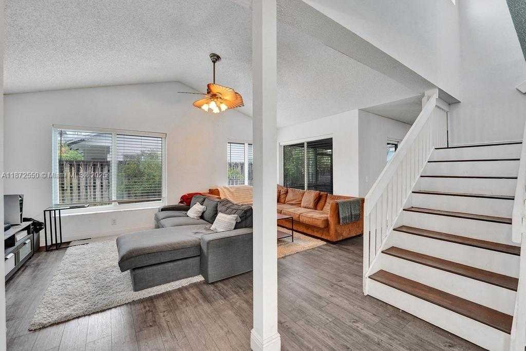 Small Image of 2747 PINEWOOD CT, Davie Number 16