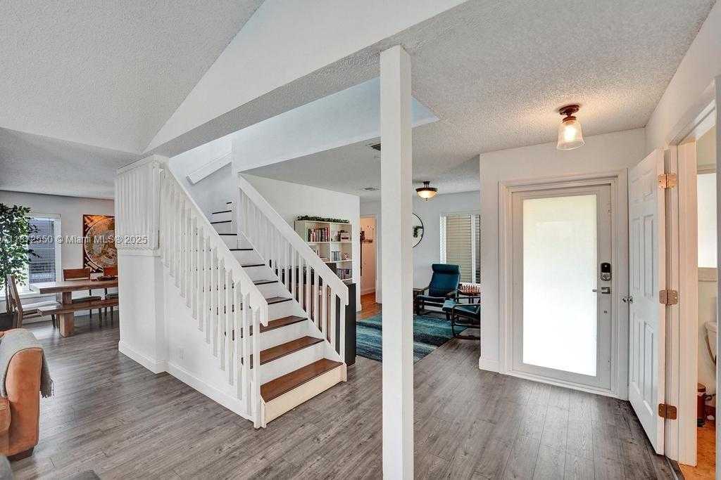 Small Image of 2747 PINEWOOD CT, Davie Number 17