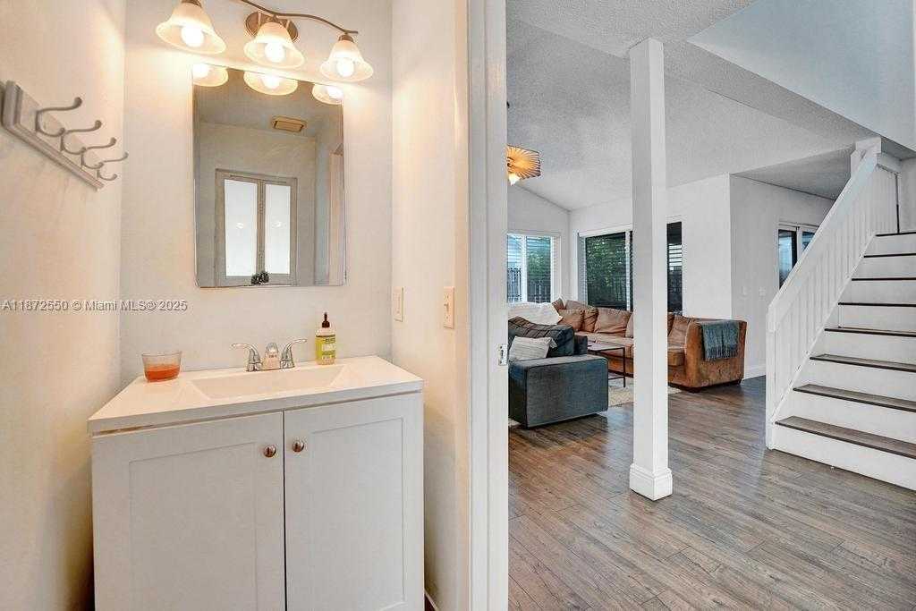 Small Image of 2747 PINEWOOD CT, Davie Number 18