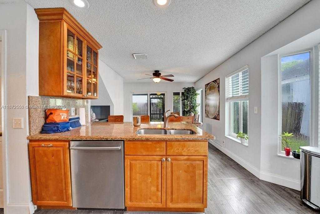 Small Image of 2747 PINEWOOD CT, Davie Number 22