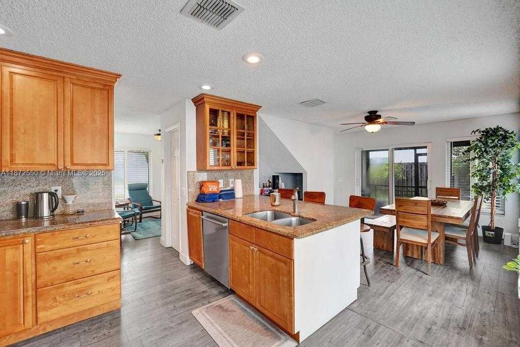 Small Image of 2747 PINEWOOD CT, Davie Number 23