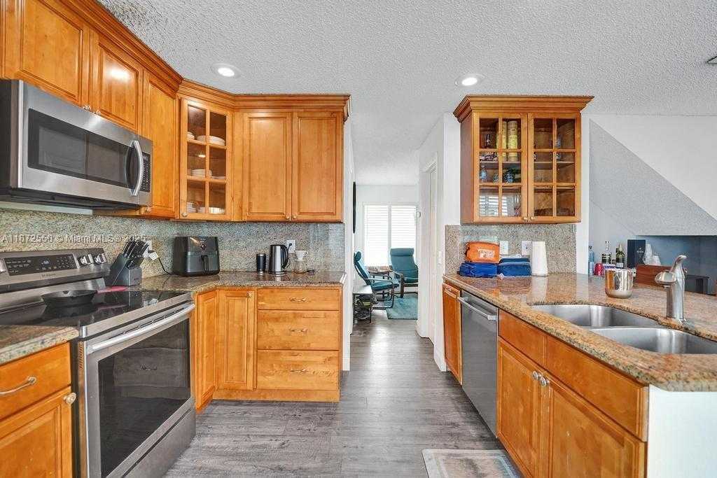 Small Image of 2747 PINEWOOD CT, Davie Number 24