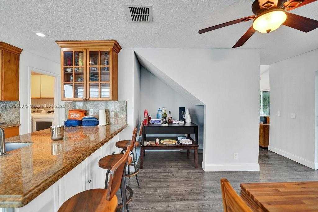 Small Image of 2747 PINEWOOD CT, Davie Number 28