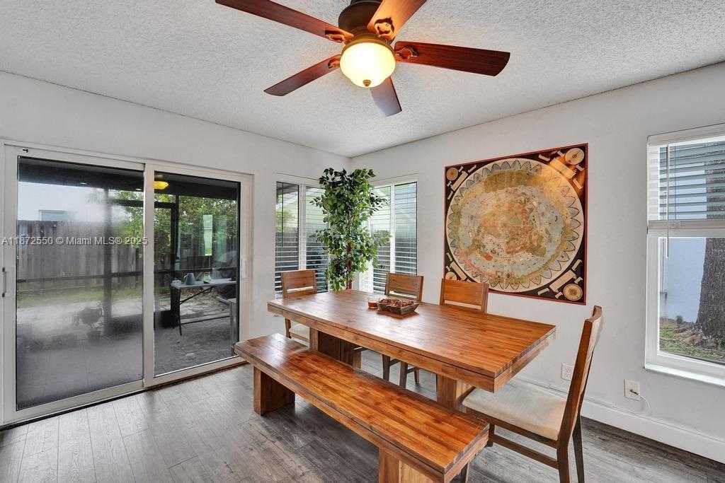 Small Image of 2747 PINEWOOD CT, Davie Number 30