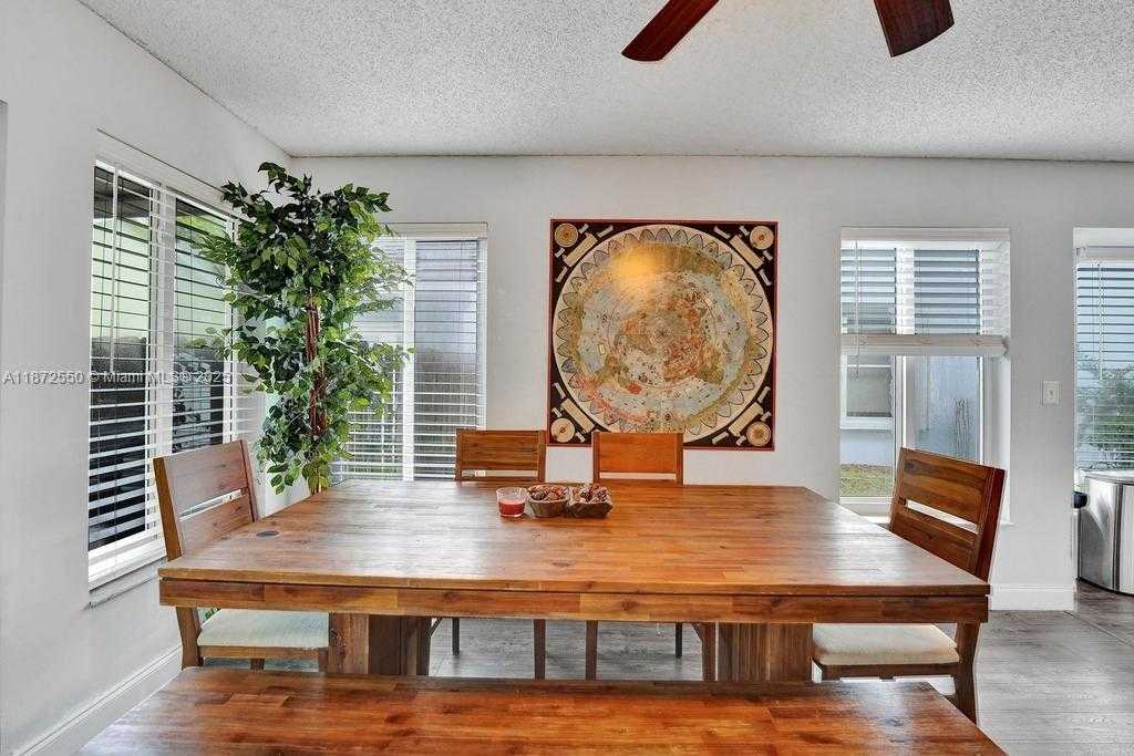 Small Image of 2747 PINEWOOD CT, Davie Number 32