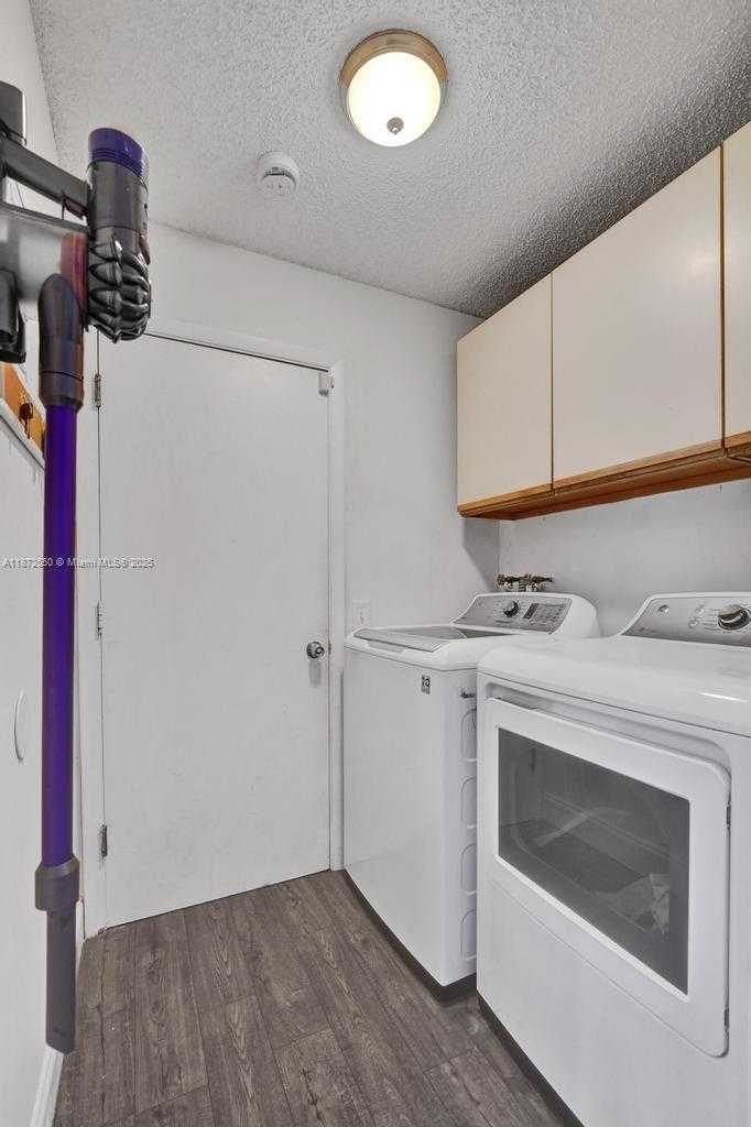 Small Image of 2747 PINEWOOD CT, Davie Number 35
