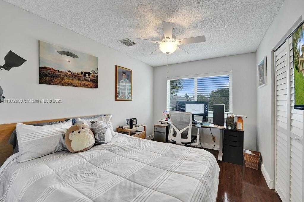 Small Image of 2747 PINEWOOD CT, Davie Number 38