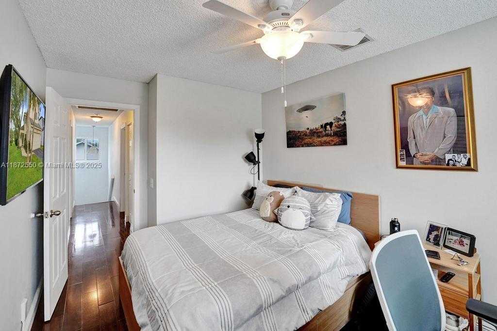 Small Image of 2747 PINEWOOD CT, Davie Number 39