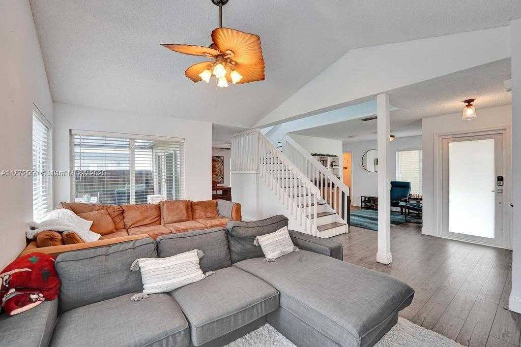 Small Image of 2747 PINEWOOD CT, Davie Number 4