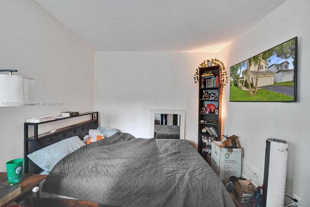 Small Image of 2747 PINEWOOD CT, Davie Number 41