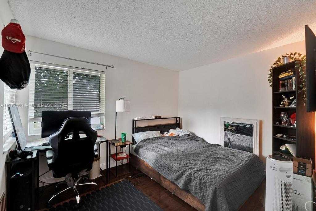 Small Image of 2747 PINEWOOD CT, Davie Number 42