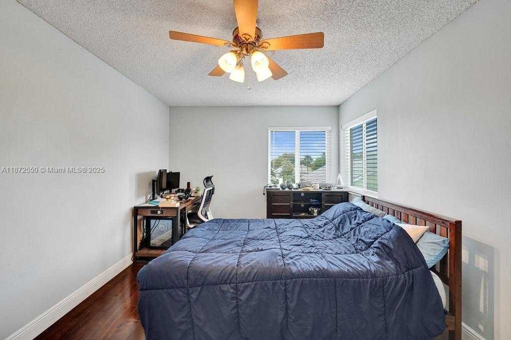Small Image of 2747 PINEWOOD CT, Davie Number 43