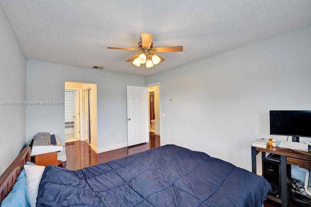 Small Image of 2747 PINEWOOD CT, Davie Number 44
