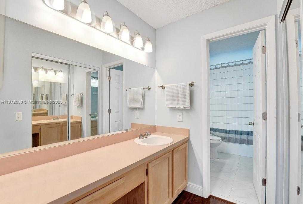 Small Image of 2747 PINEWOOD CT, Davie Number 45