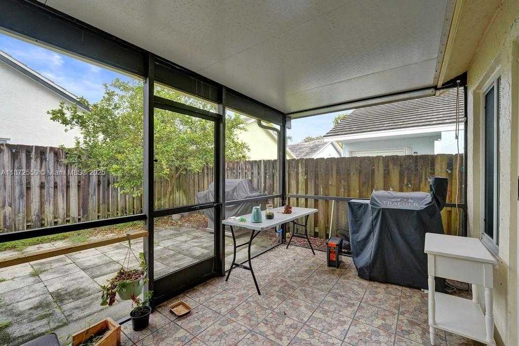 Small Image of 2747 PINEWOOD CT, Davie Number 47