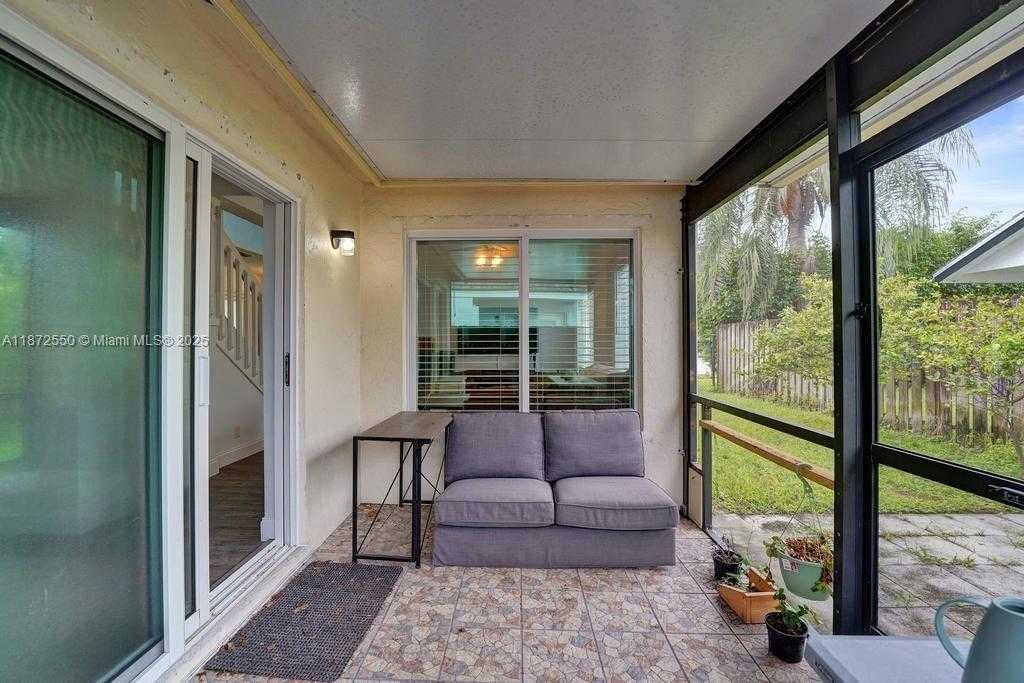 Small Image of 2747 PINEWOOD CT, Davie Number 48