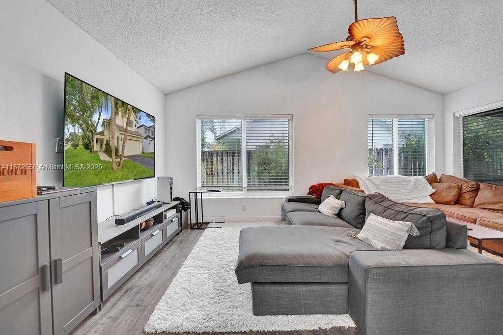 Small Image of 2747 PINEWOOD CT, Davie Number 5