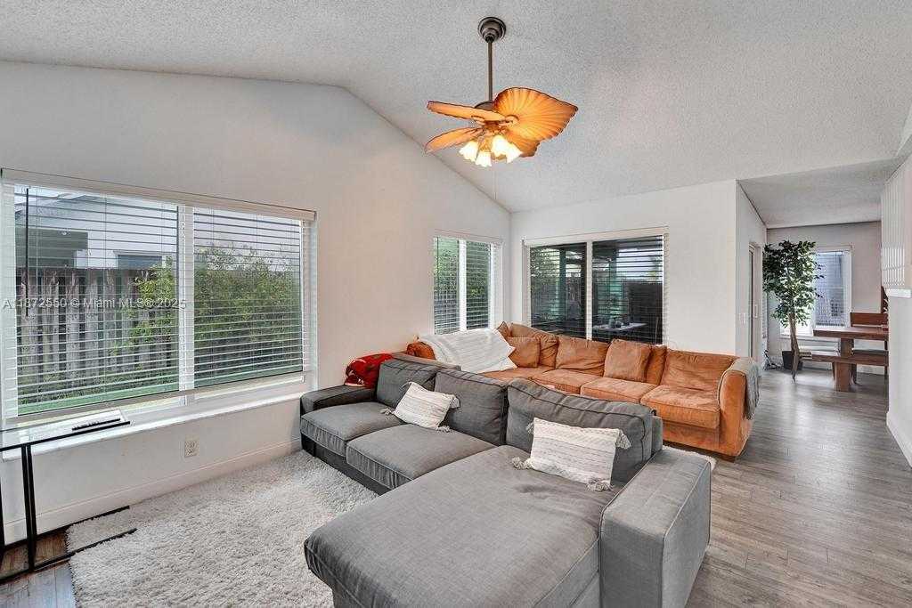Small Image of 2747 PINEWOOD CT, Davie Number 6
