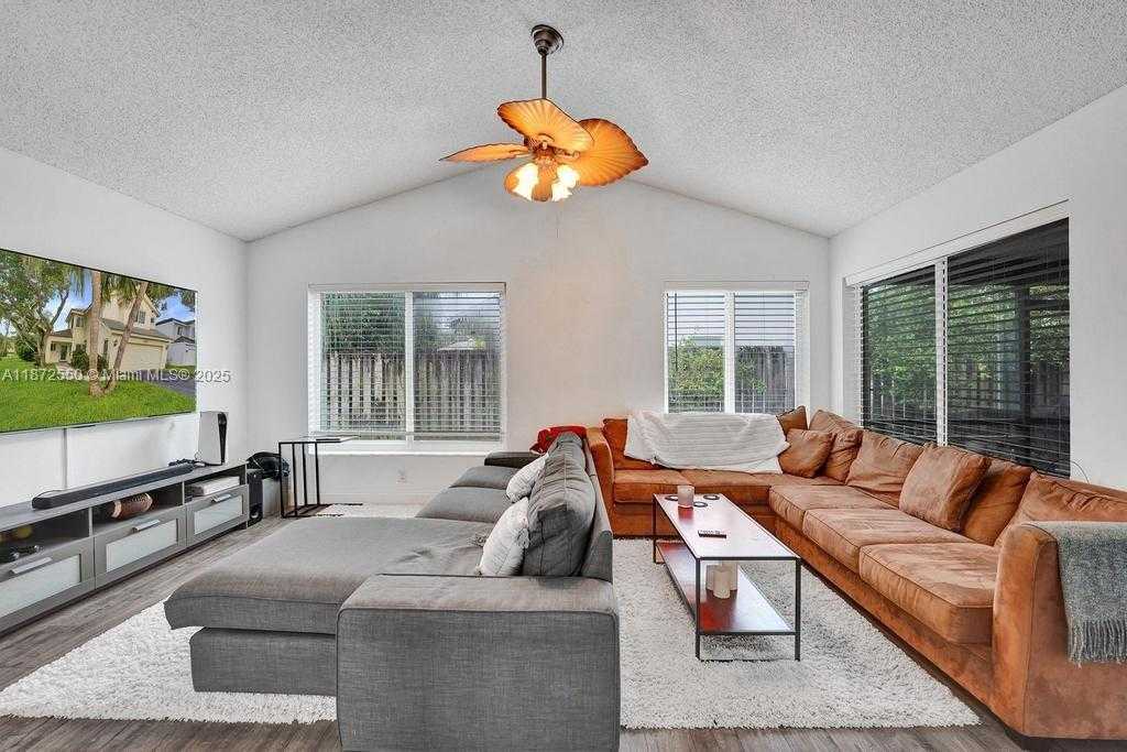 Small Image of 2747 PINEWOOD CT, Davie Number 7