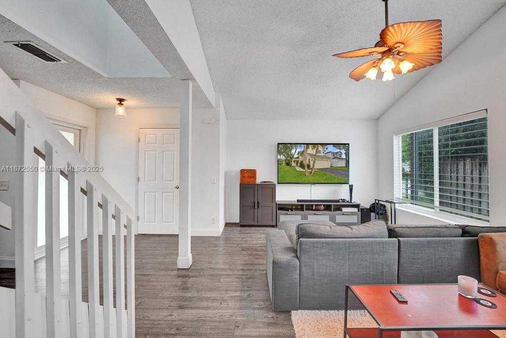 Small Image of 2747 PINEWOOD CT, Davie Number 9
