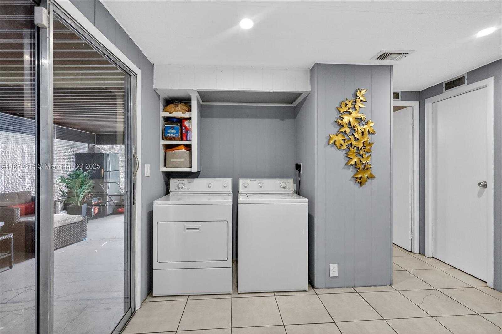 Small Image of 21831 SOUTH HERITAGE CIR, Pembroke Pines Number 12