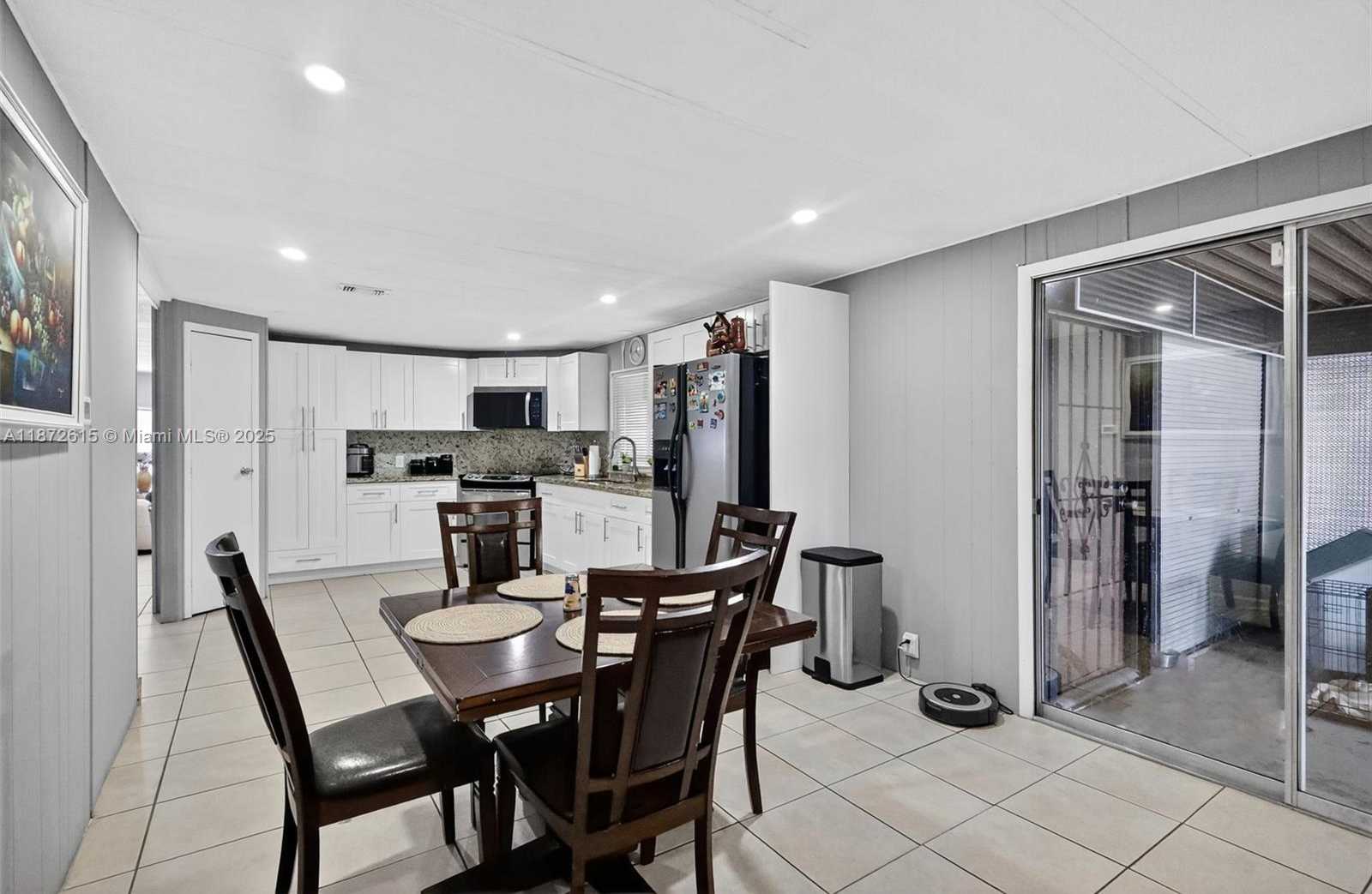 Small Image of 21831 SOUTH HERITAGE CIR, Pembroke Pines Number 13