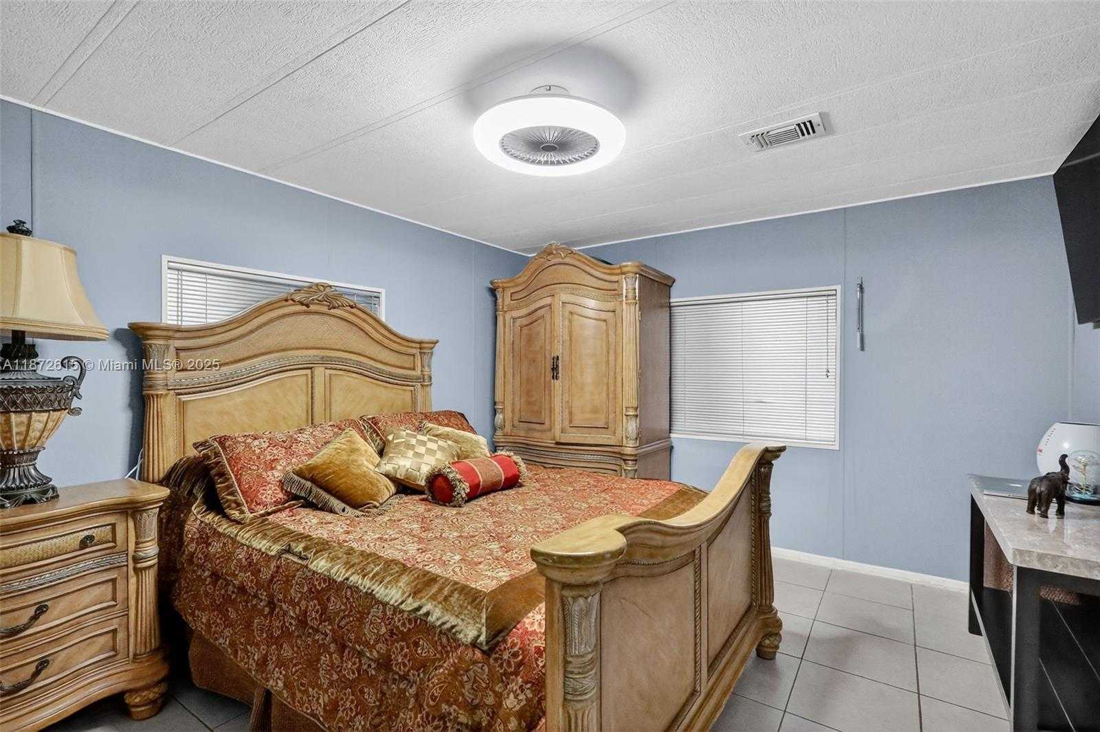Small Image of 21831 SOUTH HERITAGE CIR, Pembroke Pines Number 14