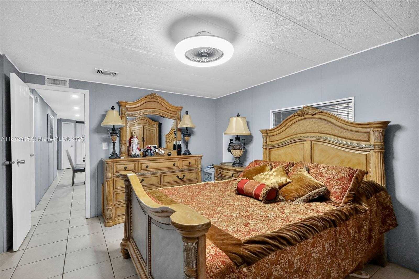 Small Image of 21831 SOUTH HERITAGE CIR, Pembroke Pines Number 15