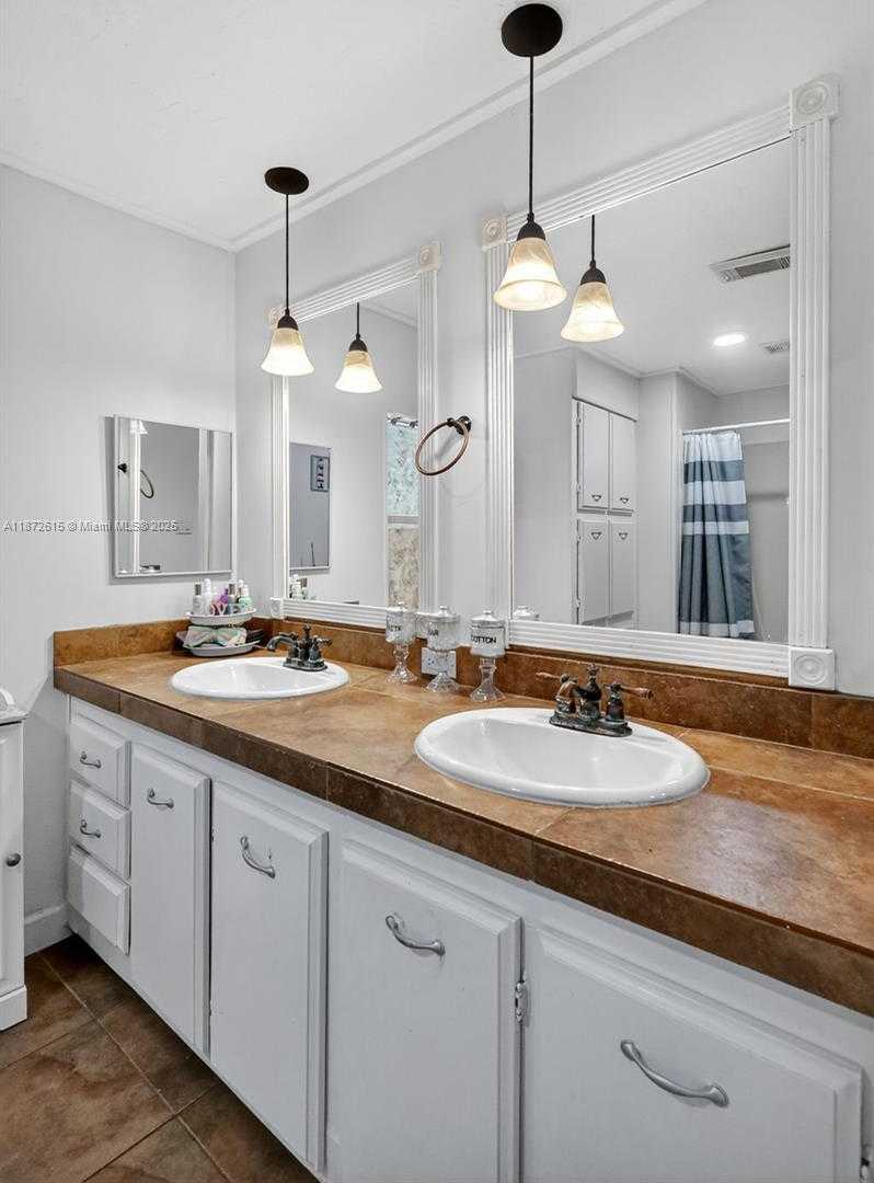 Small Image of 21831 SOUTH HERITAGE CIR, Pembroke Pines Number 17