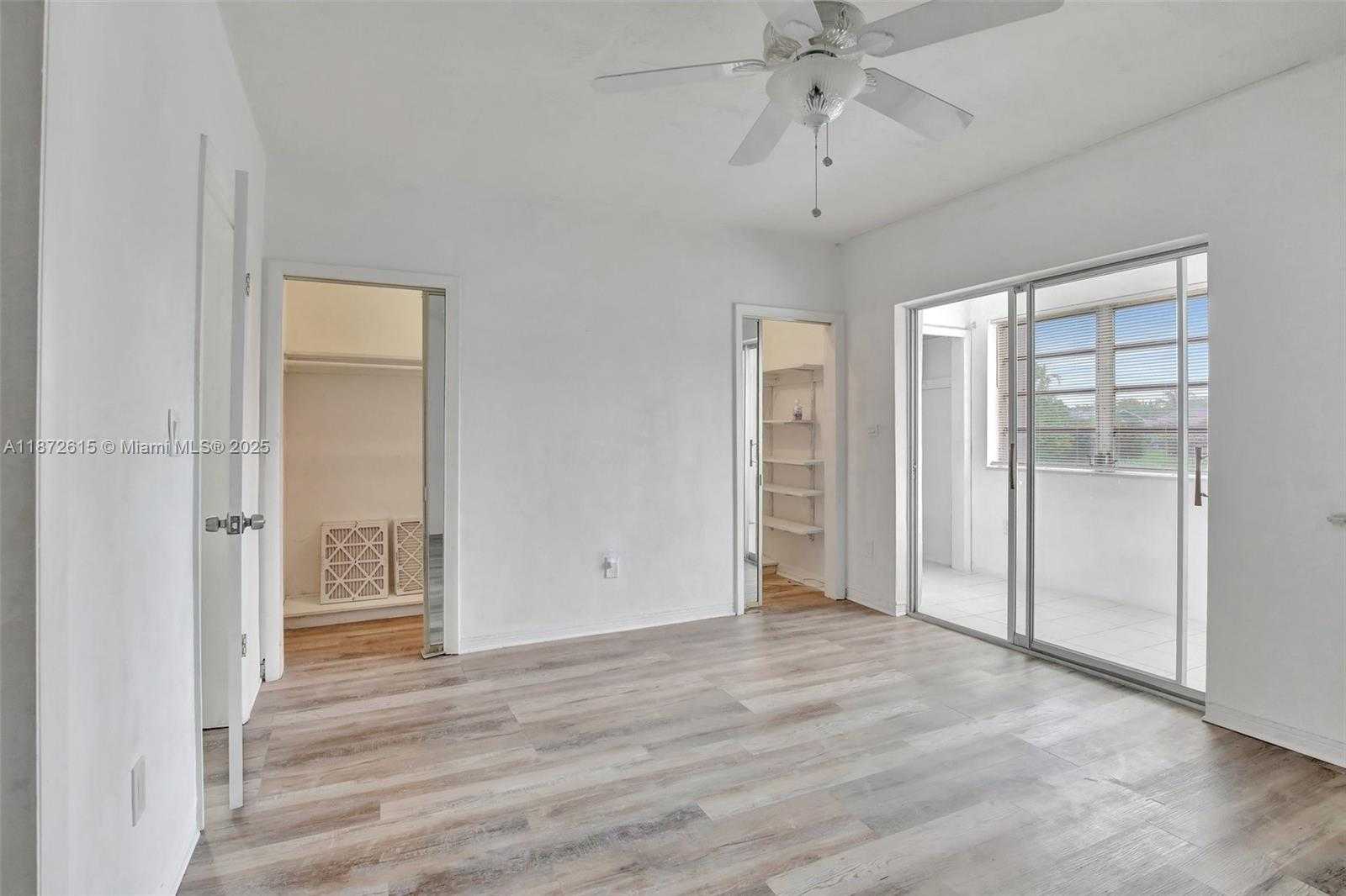 Small Image of 21831 SOUTH HERITAGE CIR, Pembroke Pines Number 19
