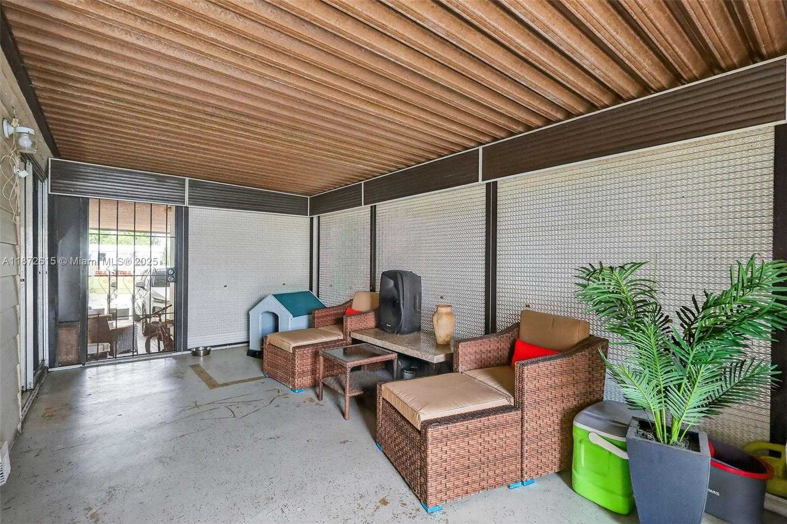 Small Image of 21831 SOUTH HERITAGE CIR, Pembroke Pines Number 21