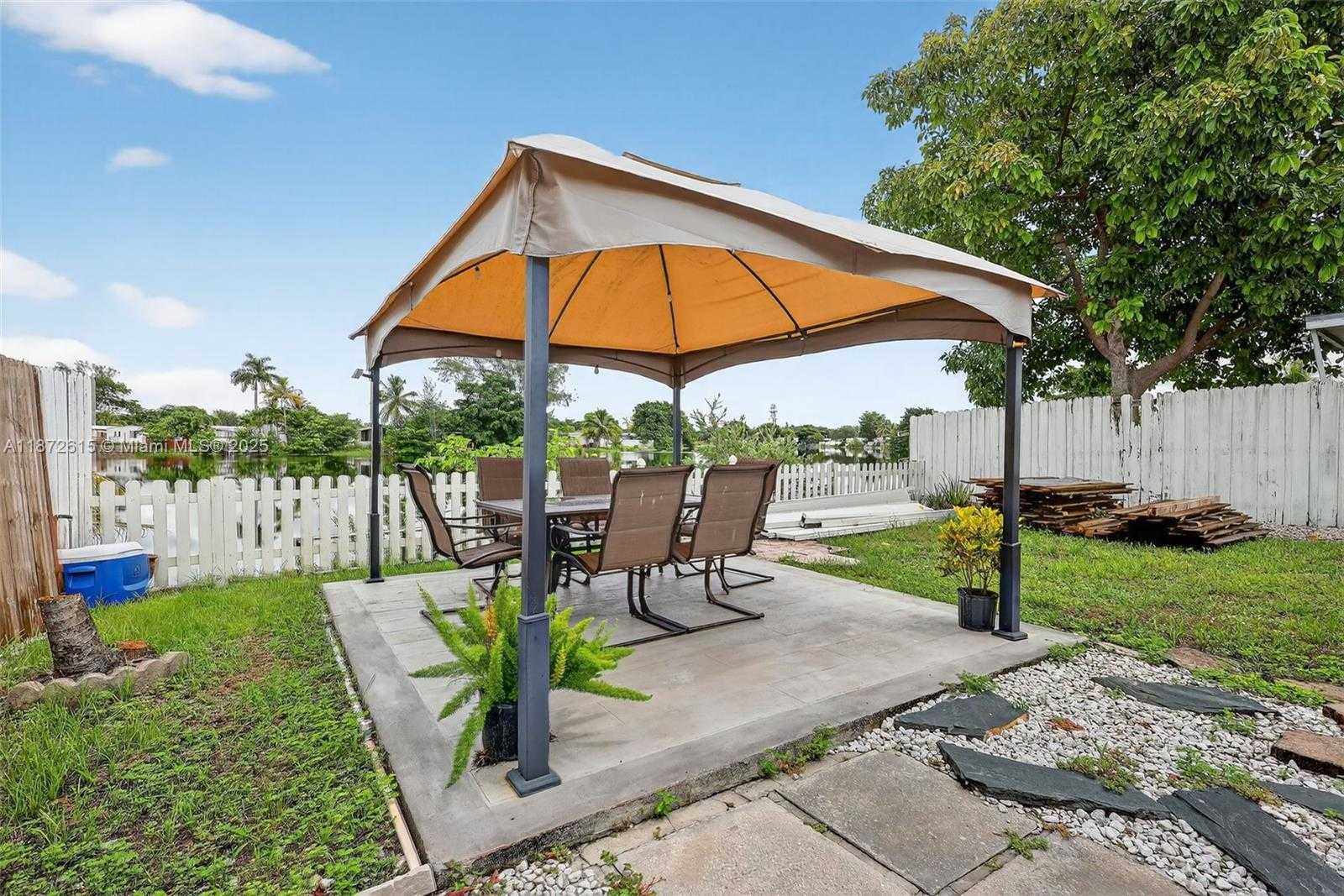Small Image of 21831 SOUTH HERITAGE CIR, Pembroke Pines Number 23
