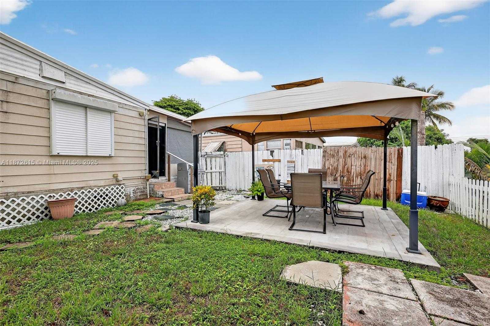 Small Image of 21831 SOUTH HERITAGE CIR, Pembroke Pines Number 24