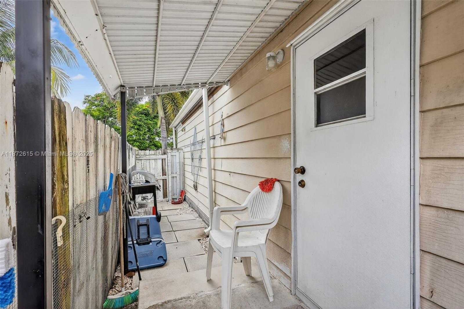 Small Image of 21831 SOUTH HERITAGE CIR, Pembroke Pines Number 26