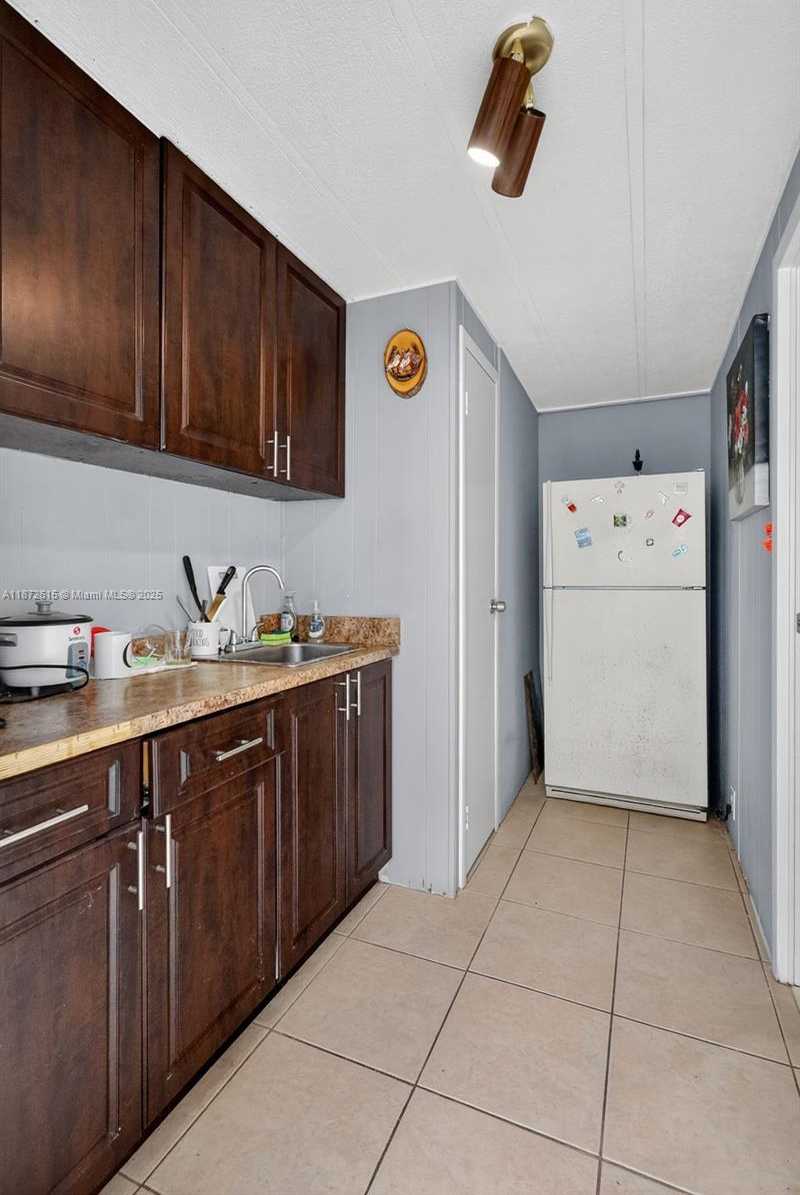 Small Image of 21831 SOUTH HERITAGE CIR, Pembroke Pines Number 27
