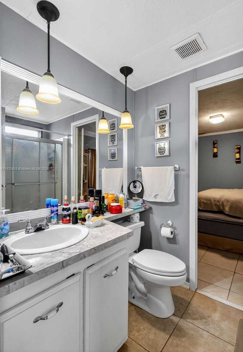 Small Image of 21831 SOUTH HERITAGE CIR, Pembroke Pines Number 28